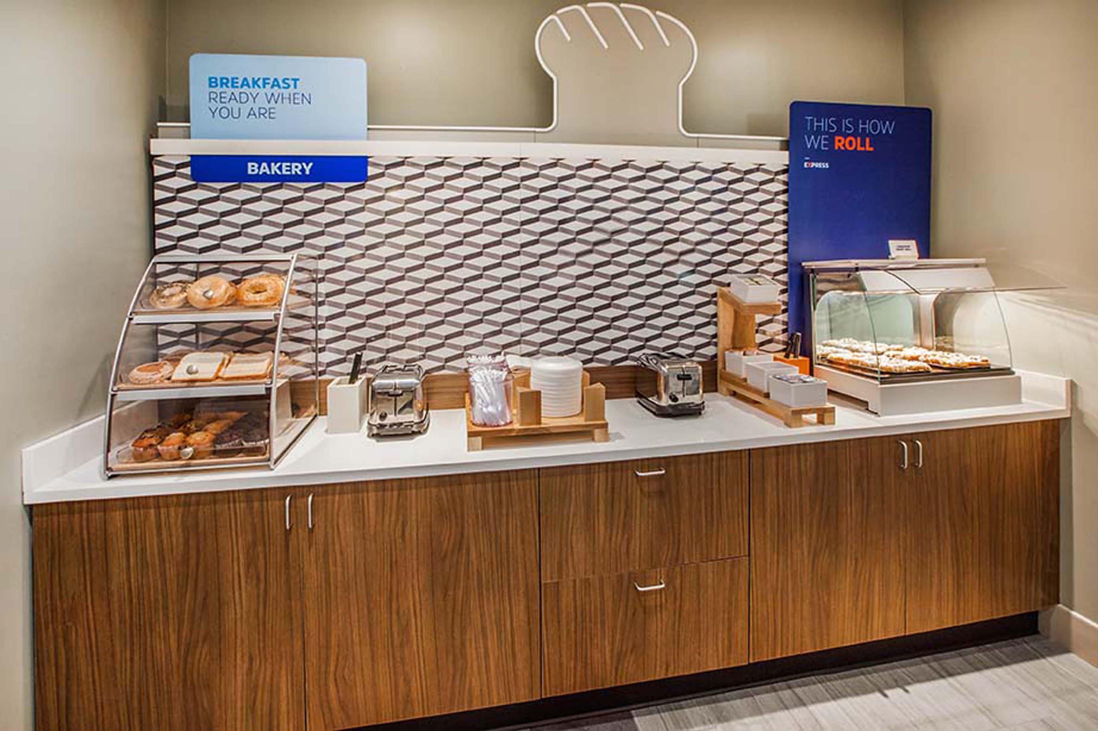 Holiday Inn Express & Suites Raleigh Airport - Brier Creek By Ihg Zewnętrze zdjęcie